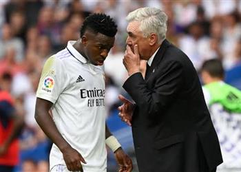 أنشيلوتي يمنع فينيسيوس جونيور من استفزاز جماهير برشلونة