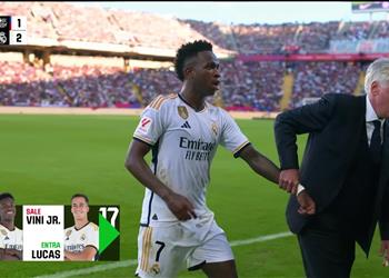 أنشيلوتي يعلق على لقطته المثيرة مع فينيسيوس خلال استبداله أمام برشلونة