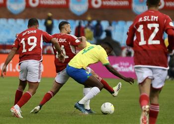 سمير عثمان الأهلي يستحق ركلة جزاء أمام صن داونز