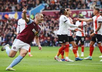 أستون فيلا يقتحم المربع الذهبي بثلاثية أمام لوتون تاون في الدوري الإنجليزي