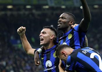 فيديو تحت أنظار والده ماركوس تورام يعيد إنتر إلى صدارة الدوري الإيطالي بفوز مثير على روما