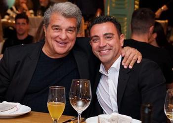 سبورت لابورتا يجتمع مع تشافي بسبب الكلاسيكو ويحسم مستقبله