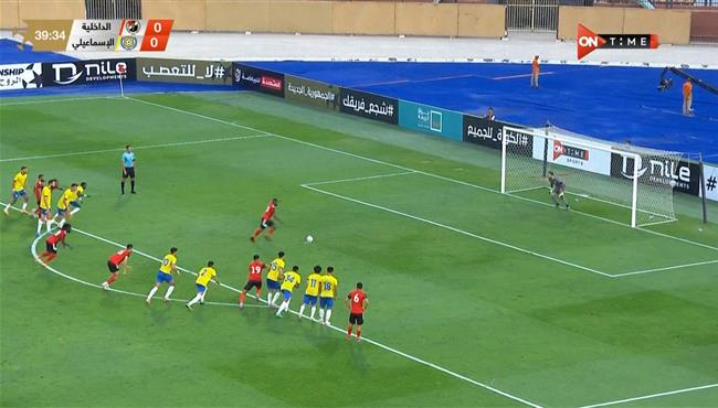 محمد فوزي حارس الاسماعيلي يتصدي لركلة جزاء امام الداخلية في الدوري