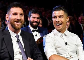 كريستيانو رونالدو يتفاعل مع سخرية صحفي إسباني من تتويج ميسي بالكرة الذهبية