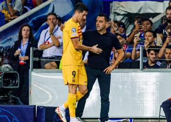 تشافي يثير القلق بشأن ليفاندوفسكي ويوضح سبب اختفاء لامين يامال المفاجئ أمام بورتو