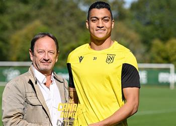 الشهر الثاني مصطفى محمد يتسلم جائزة أفضل لاعب في نانت عن سبتمبر