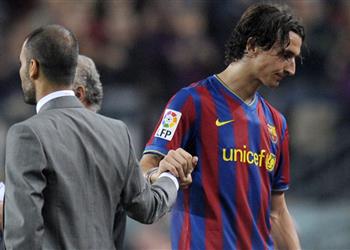 هدد بحرقه وألقى عليه المعدات الرياضية إبراهيموفيتش يتحدث عن علاقته المتوترة بـ جوارديولا