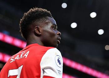 الاتحاد الإنجليزي وآرسنال يتواصلان بسبب ساكا