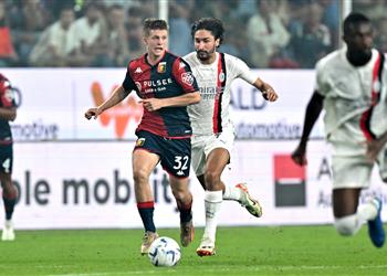 فيديو في مباراة طرد الحارسين ميلان يقتنص فوز ا ثمين ا من جنوى بـ الدوري الإيطالي