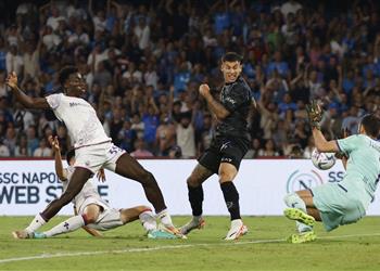 فيديو فيورنتينا يضرب نابولي بثلاثية ويلاحق يوفنتوس في الدوري الإيطالي