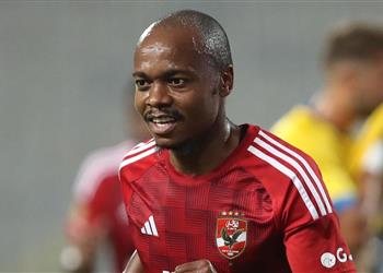 مدرب جنوب إفريقيا ينتقد تصرف الأهلي بشأن بيرسي تاو