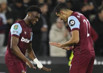 فيديو وست هام يهزم آرسنال بثلاثية ويقصيه من كأس الرابطة الإنجليزية