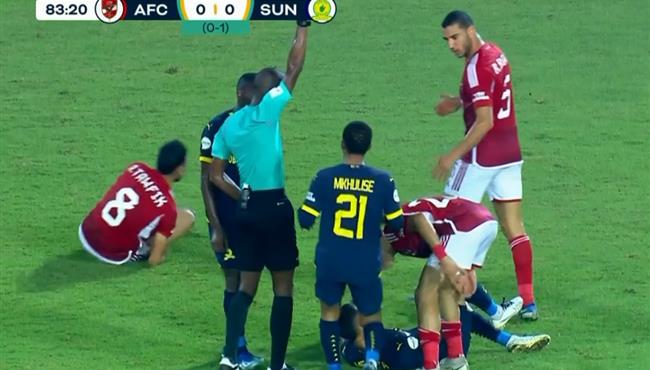 طرد لاعب صن داونز امام الاهلي في دوري السوبر الافريقي