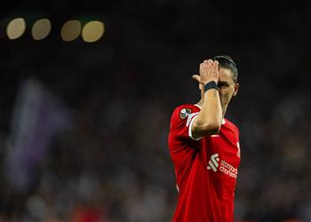 فيديو نونيز يخالف محمد صلاح ويرفض مصافحة لاعب تولوز بعد سقوط ليفربول