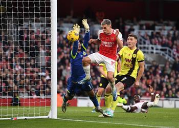 هدف تروسارد أمام بيرنلي يمنح آرسنال رقم ا مميز ا