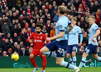 فيديو محمد صلاح يسجل هدف ليفربول الثاني أمام برينتفورد