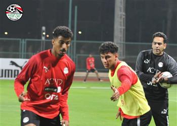 عادل مصطفى يظهر في تدريبات منتخب مصر الأولمبي وبركات يؤازر اللاعبين