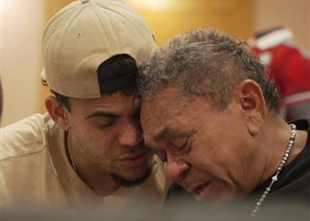 لويس دياز يلتقي بوالده للمرة الأولى عقب إطلاق سراحه