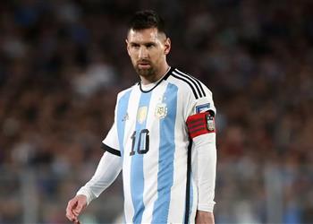 سكالوني لا نقاش حول أحقية ميسي بالكرة الذهبية