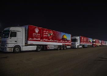 صور قافلة مساعدات الأهلي تتجه إلى معبر رفع لدعم أهالي غزة