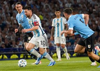 ميسي ينتقد سلوك لاعبي أوروجواي عليهم تعلم الاحترام من كبارهم