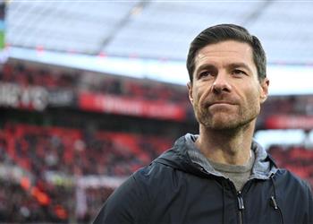 بعد ارتباطه بـ ليفربول باير ليفركوزن يوضح حقيقة البند السري في عقد ألونسو