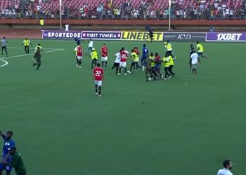 فيديو جماهير سيراليون تقتحم ملعب مباراة مصر في تصفيات كأس العالم