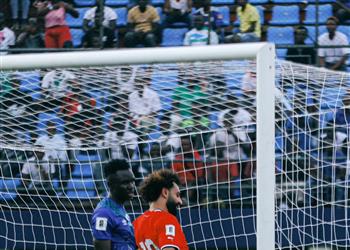 فيديو طرد ثان لمنتخب سيراليون أمام مصر في تصفيات كأس العالم