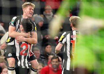 ثلاثية جديدة في أولد ترافورد فيديو نيوكاسل يطيح بـ مانشستر يونايتد من كأس رابطة الأندية الإنجليزية