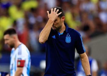 رسالة غريبة سكالوني يثير الجدل حول مستقبله مع الأرجنتين