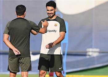 فيديو باللغة العربية تشافي يرد على ارتباط جوندوجان بالانتقال إلى السعودية