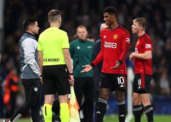 يويفا يعلن عقوبة راشفورد بعد طرده في مباراة مانشستر يونايتد وكوبنهاجن
