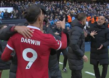 تعليق ساخر من جوارديولا على مشادته مع داروين نونيز بعد تعادل مانشستر سيتي وليفربول