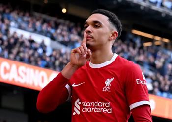 أرنولد عن احتفاله الساخر أمام جماهير مانشستر سيتي رؤية وجوه مختلفة أمر مضحك