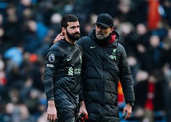 كلوب يثير القلق بشان إصابة أليسون في مباراة ليفربول ومانشستر سيتي