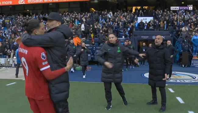 مشادة بين جوارديولا وداروين نونيز بعد مباراة ليفربول ومانشستر سيتي