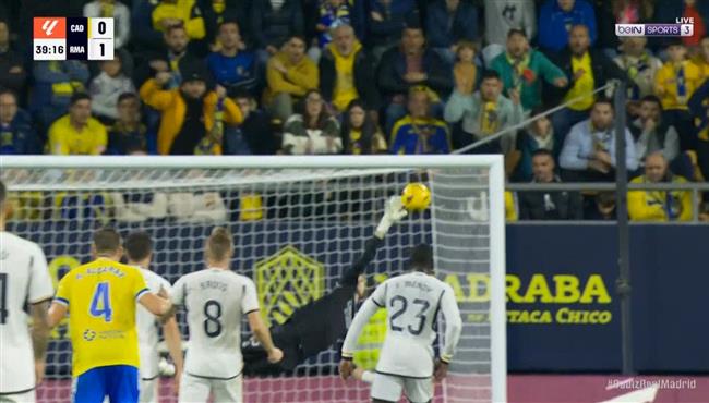 تصدي اندري لونين حارس ريال مدريد الخرافي امام قادش في الدوري الاسباني