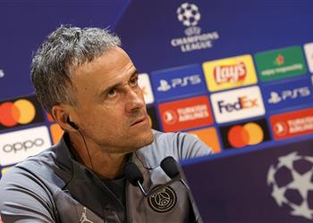 لويس إنريكي يحذر باريس سان جيرمان قبل مواجهة نيوكاسل ما شاهدته أمر لا يصدق