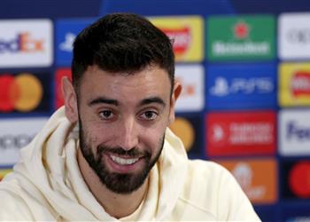 برونو فرنانديز يرد على الانتقادات ويشيد بـ لاعب مانشستر يونايتد