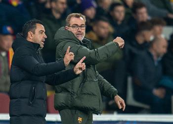 تشافي يوضح تفاصيل رسالته للاعبي برشلونة بين شوطي مباراة بورتو ويعترف مشاكلنا لا تنتهي