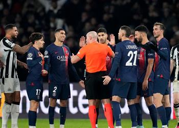 يويفا يتخذ قرار ا بشأن حكم الفار في مباراة باريس سان جيرمان ونيوكاسل