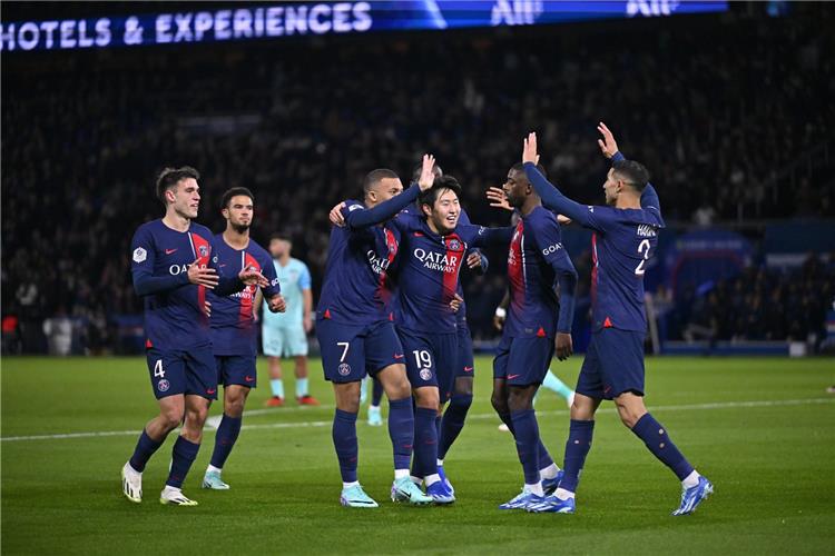 فيديو | باريس سان جيرمان يتصدر الدوري الفرنسي مؤقتًا بثلاثية أمام مونبلييه  - بطولات