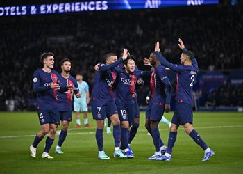 فيديو باريس سان جيرمان يتصدر الدوري الفرنسي مؤقت ا بثلاثية أمام مونبلييه