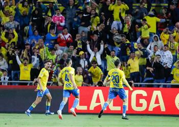 لاس بالماس يمنح هدية لـ برشلونة بالفوز على أتلتيكو مدريد في الدوري الإسباني