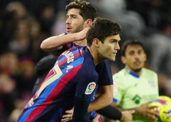 سبورت برشلونة يحسم مصير ألونسو وروبيرتو مع الفريق