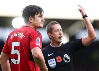 هاري ماجواير يدافع عن عدم استبداله أمام فولهام ويواصل انتقاد حكم مباراة مانشستر سيتي