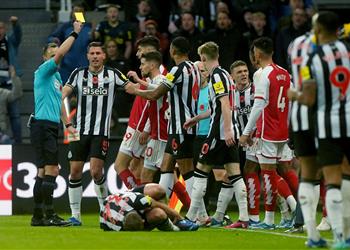 فيديو نيوكاسل يوقف سلسلة انتصارات آرسنال بفوز مثير في الدوري الإنجليزي