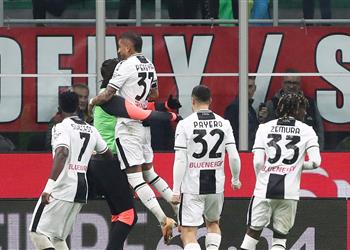 فيديو ميلان يواصل نزيف النقاط ويخسر أمام أودينيزي في الدوري الإيطالي