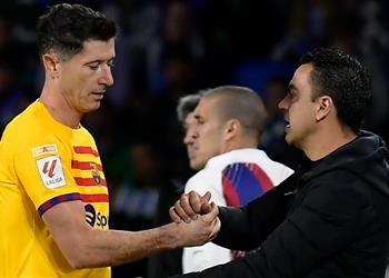 فيديو حقيقة خلاف تشافي وليفاندوفسكي بعد مباراة برشلونة وريال سوسيداد