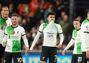 رجل مباراة ليفربول ولوتون تاون في الدوري الإنجليزي